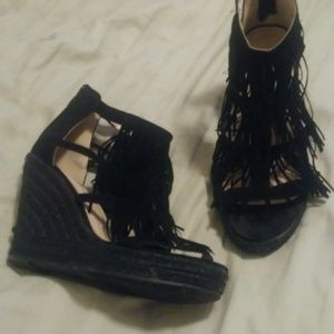 Black fringe wedges